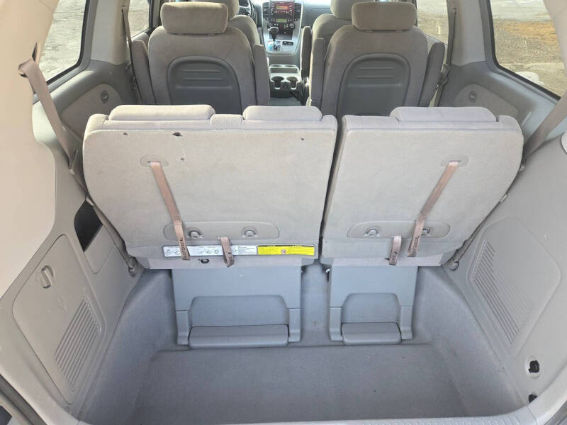 2007 Hyundai Entourage GLS