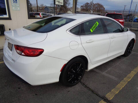 2016 Chrysler 200 LX