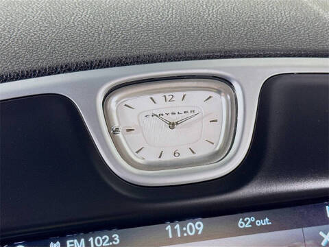 2023 Chrysler 300 Touring L