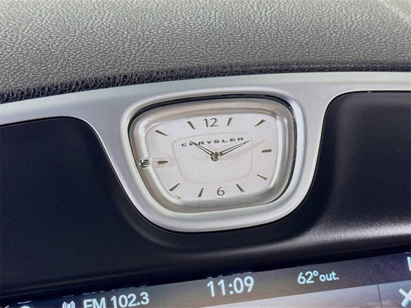 2023 Chrysler 300 Touring L