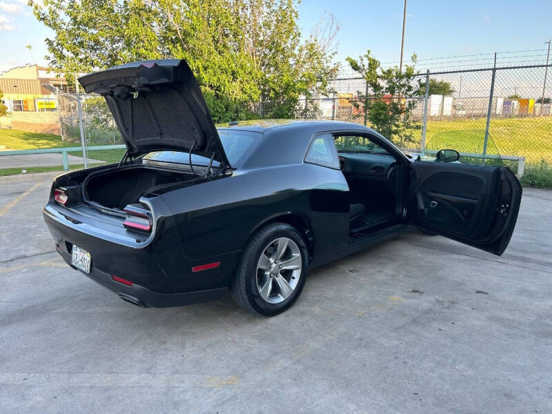 2016 Dodge Challenger SXT