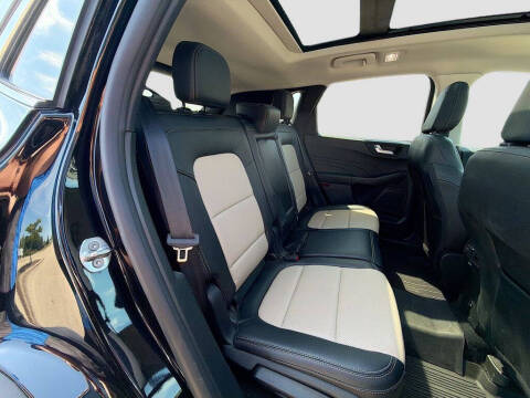 2022 Ford Escape Titanium