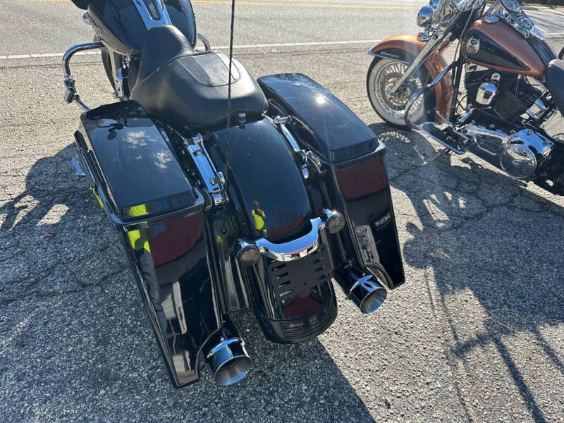 2011 Harley-Davidson FLHX -