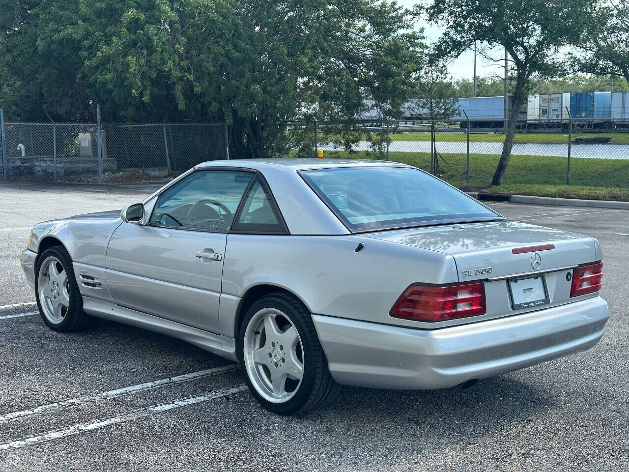 2000 Mercedes-Benz SL-Class  - $15,900