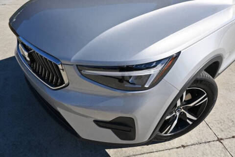 2025 Volvo XC40 B5 Core Bright Theme