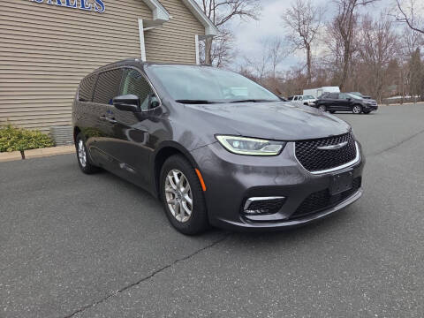 2021 Chrysler Pacifica for sale at KLC AUTO SALES in Agawam MA