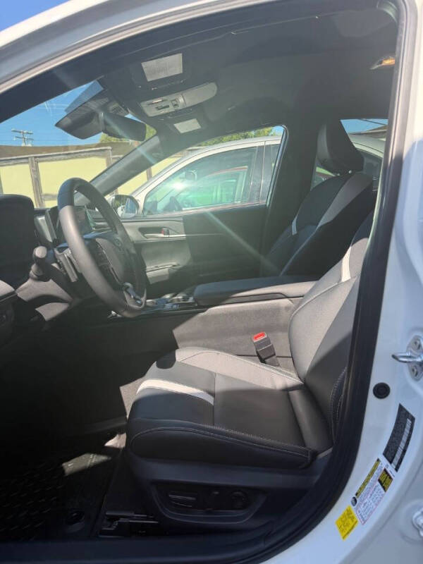 2025 Toyota Camry SE