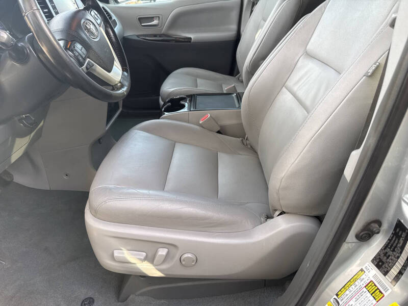 2019 Toyota Sienna XLE 8-Passenger