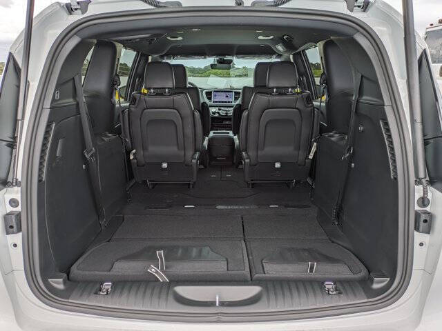 2026 Chrysler Voyager LX