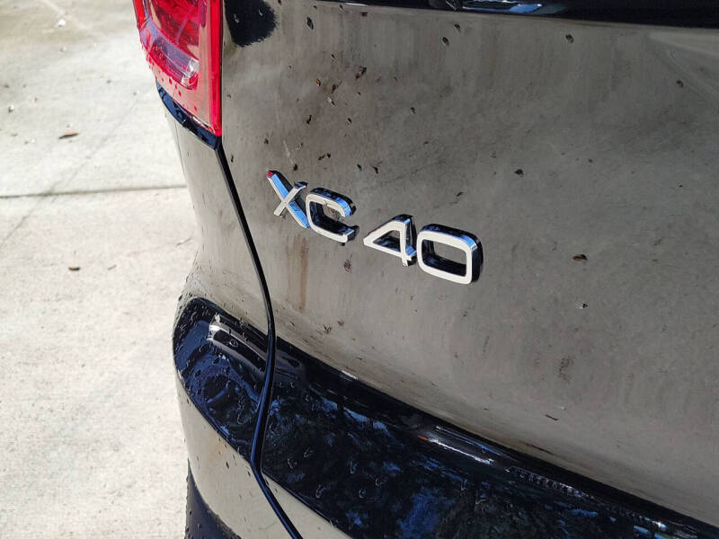 2024 Volvo XC40 B5 Plus Dark Theme