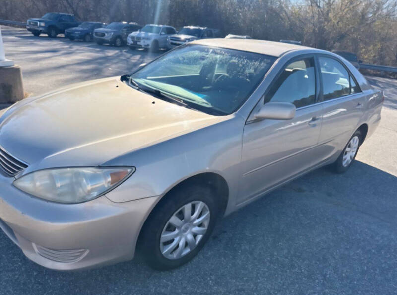 2005 Toyota Camry LE's photo
