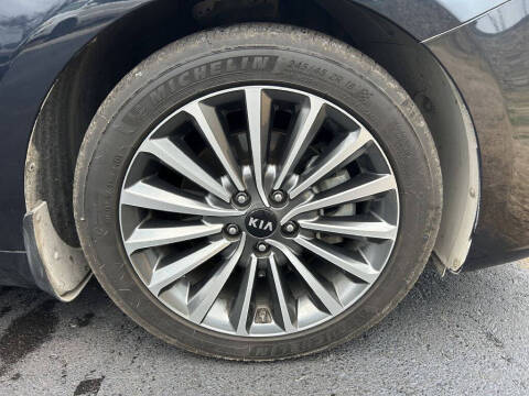 2017 Kia Cadenza Premium