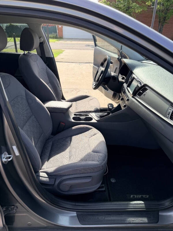 2017 Kia Niro LX