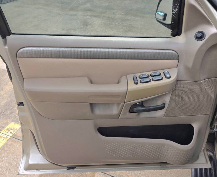 2004 Ford Explorer XLT