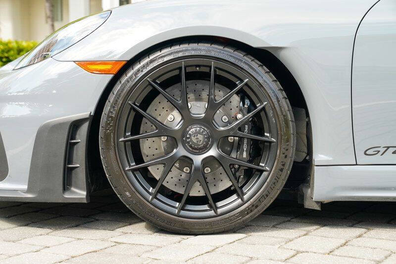 2024 Porsche 718 Cayman GT4 RS