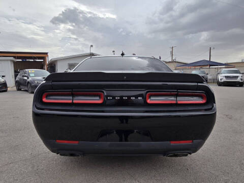 2017 Dodge Challenger R/T Shaker