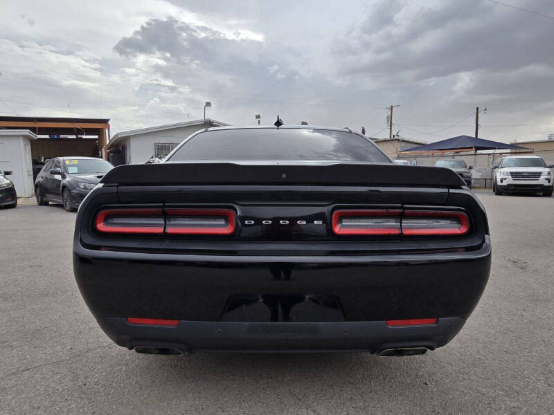 2017 Dodge Challenger R/T Shaker