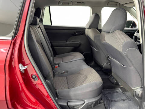 2022 Toyota Highlander LE