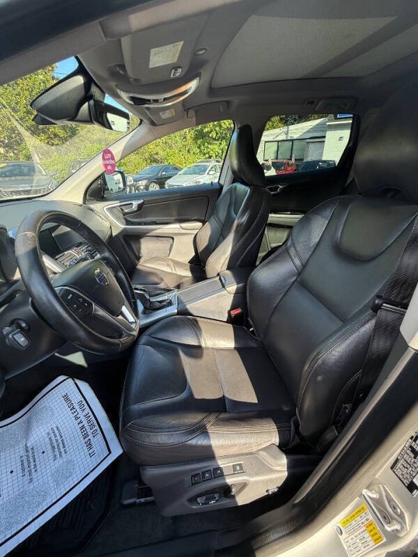 2017 Volvo XC60 T5 Dynamic