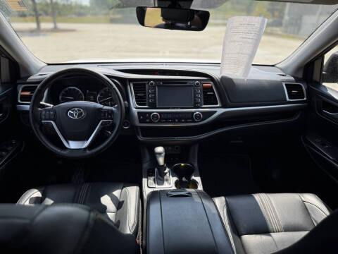 2017 Toyota Highlander SE