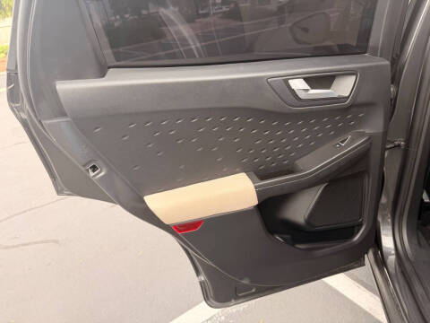 2020 Ford Escape SE