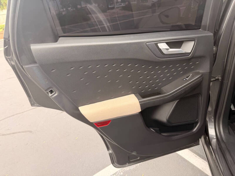 2020 Ford Escape SE