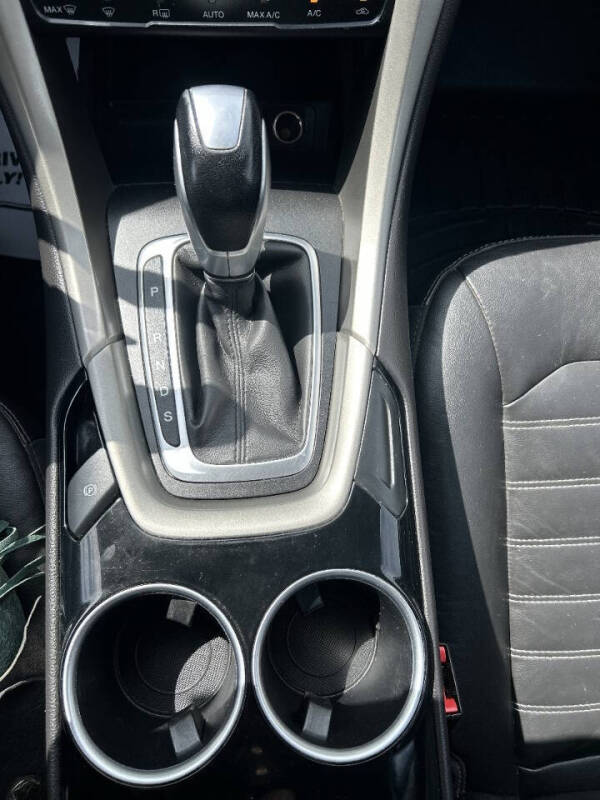 2013 Ford Fusion SE