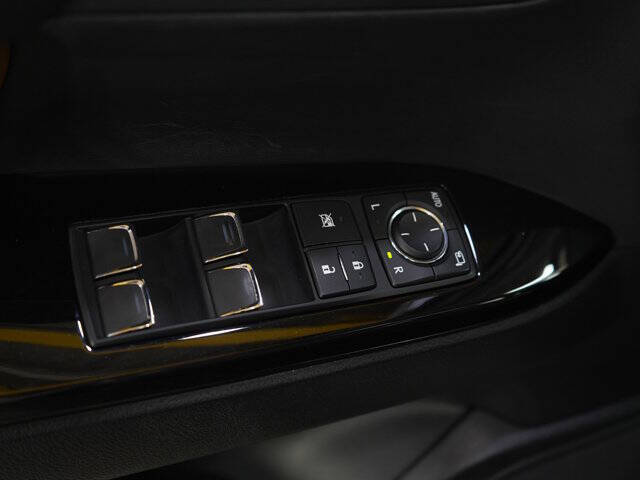 2021 Lexus LX 570 Three-Row
