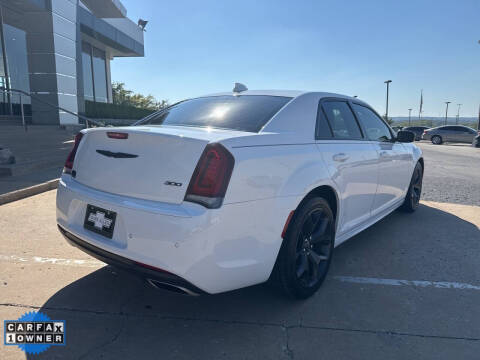 2022 Chrysler 300 Touring L