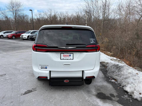 2024 Chrysler Pacifica Touring L