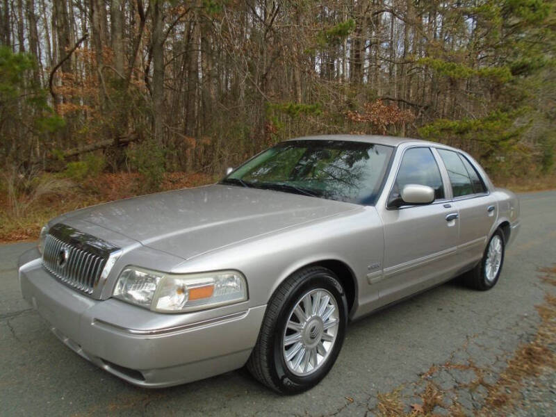 2010 Mercury Grand Marquis LS's photo