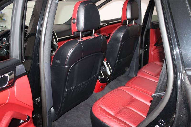 2017 Porsche Cayenne Platinum Edition