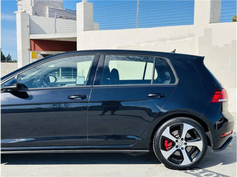 2019 Volkswagen Golf GTI SE photo 11