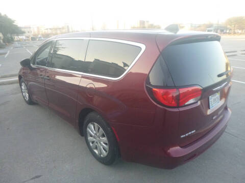 2019 Chrysler Pacifica L