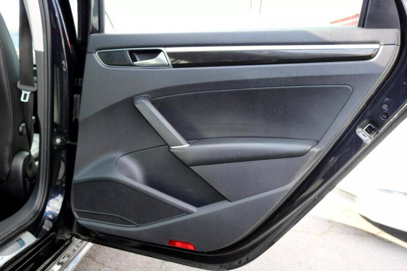 2019 Volkswagen Passat SE R-Line