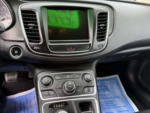 2016 Chrysler 200 Limited Platinum