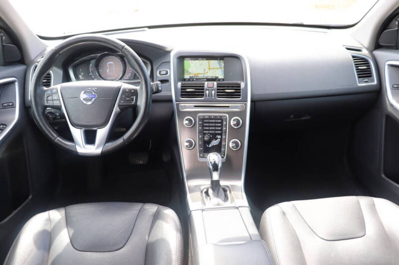 2016 Volvo XC60 T5 Drive-E Platinum