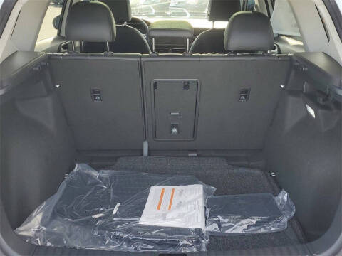 2025 Volkswagen Taos SE Black