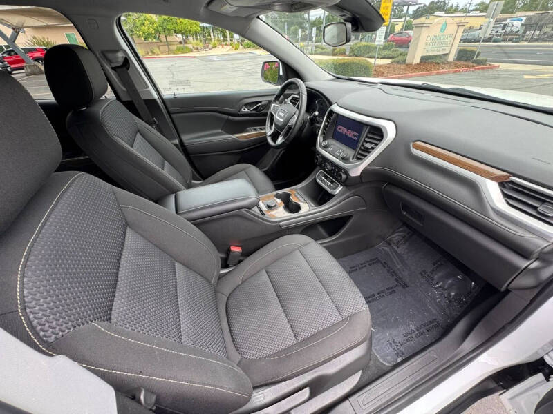 2022 GMC Acadia SLE