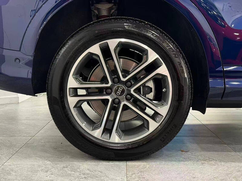 2025 Audi Q5 quattro Premium TFSI