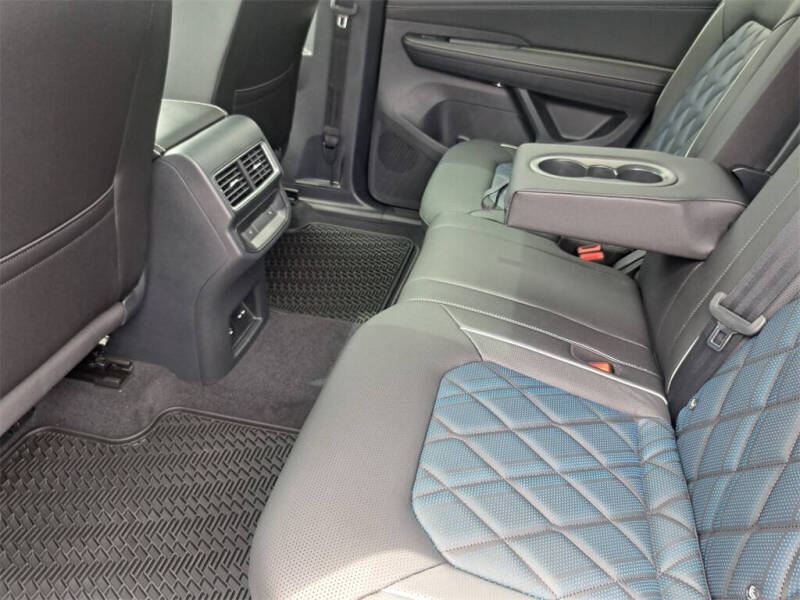 2025 Volkswagen Atlas Cross Sport SEL Premium R-Line 4Motion