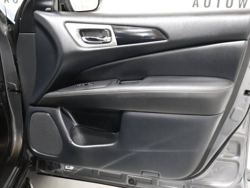 2020 Nissan Pathfinder SV