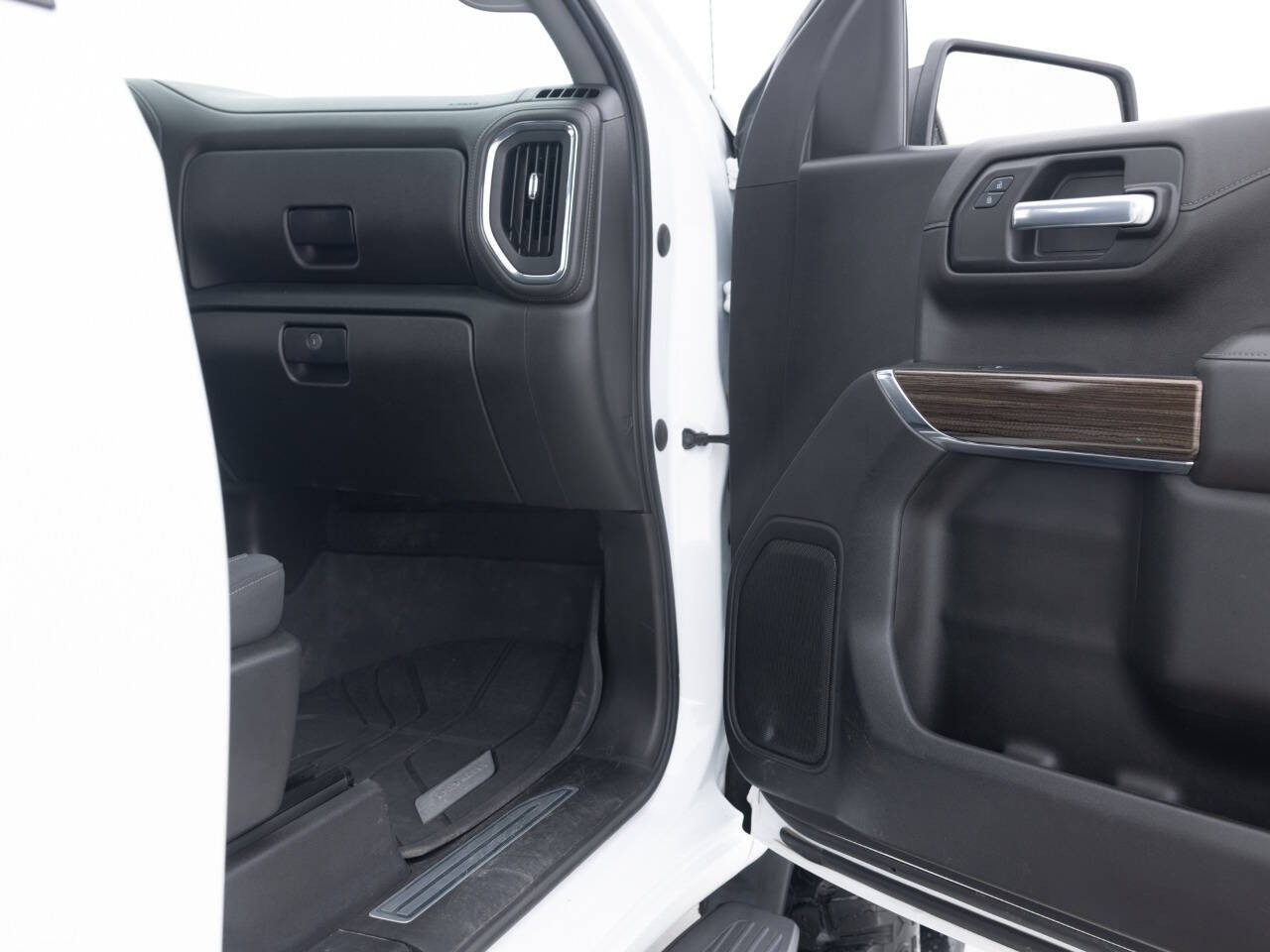 Used Car 2021 Chevrolet Silverado 1500  Lt 4x4 4dr Crew Cab 5.8 Ft. Sb W/1lt For Sale Under $30,000 In Coal City, Illinois