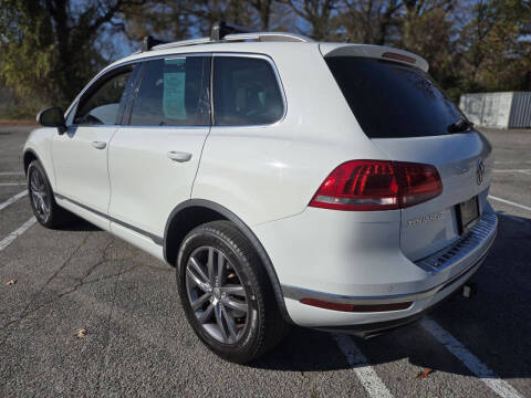 2016 Volkswagen Touareg VR6 Lux