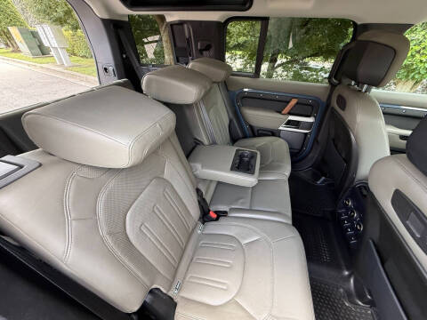 2020 Land Rover Defender 110 SE