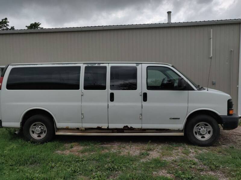 2003 Chevrolet Express Passenger for sale at Styln Motors LLC in El Paso IL