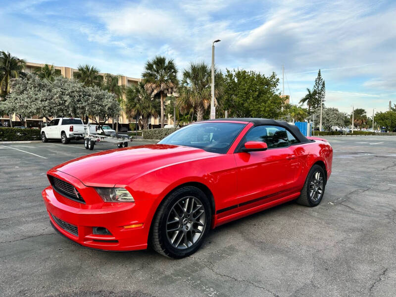 2013 Ford Mustang V6 Premium photo 2