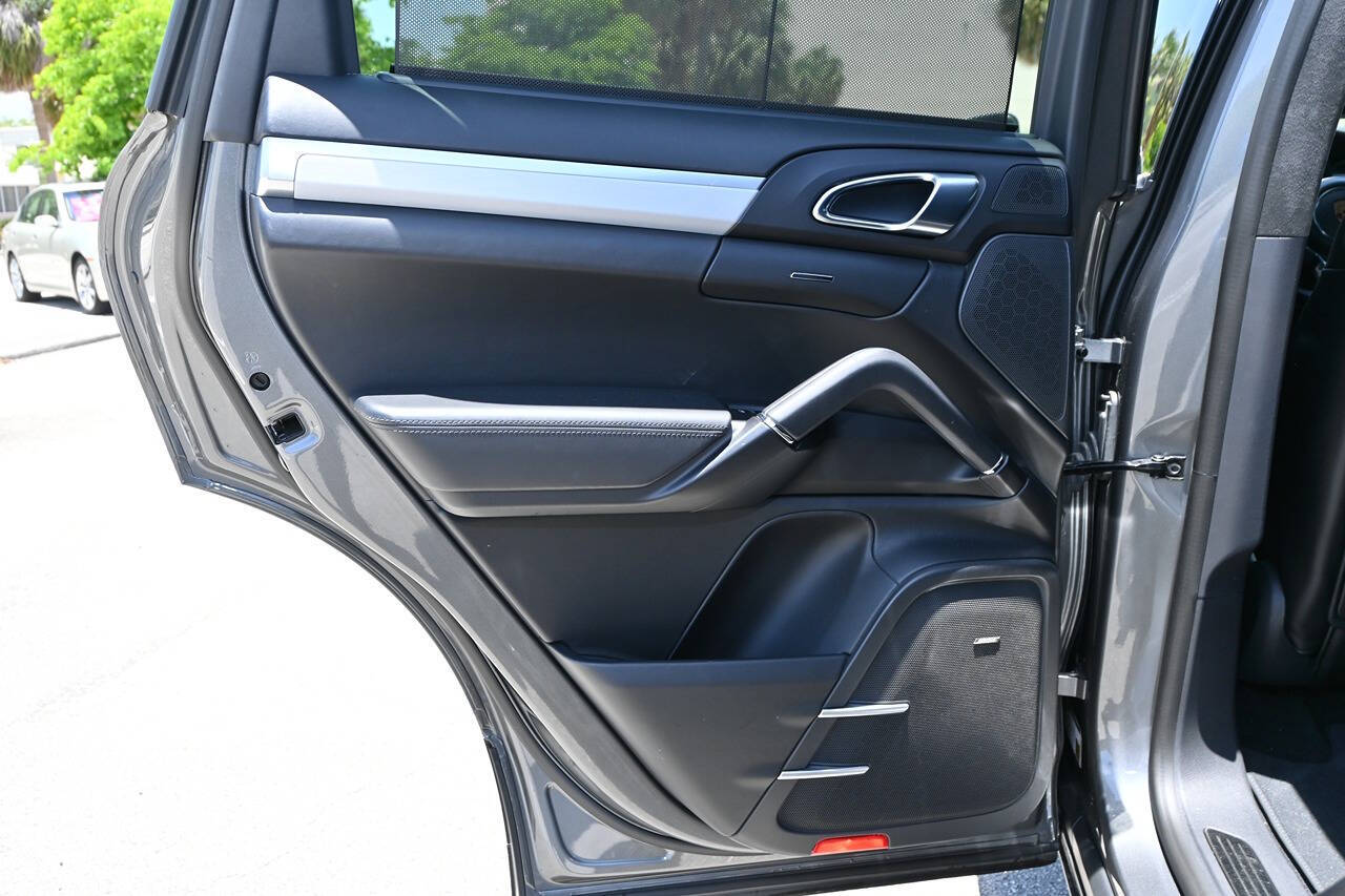 2018 Porsche Cayenne 32