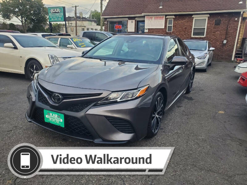 2019 Toyota Camry SE's photo