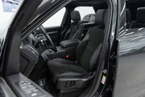 2023 Land Rover Discovery P300 S R-Dynamic